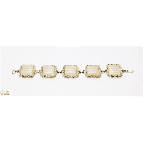 ORNATE COSTUME JEWELLERY BRACELET W LARGE