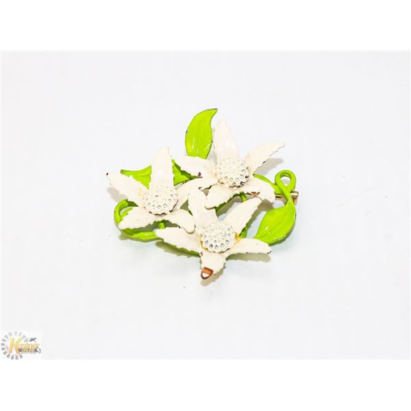 VINTAGE TRIPLE FLOWER METAL BROOCH