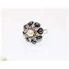 Image 1 : 18K WHITE GOLD ORNATE BLACK AND WHITE PEARL RING