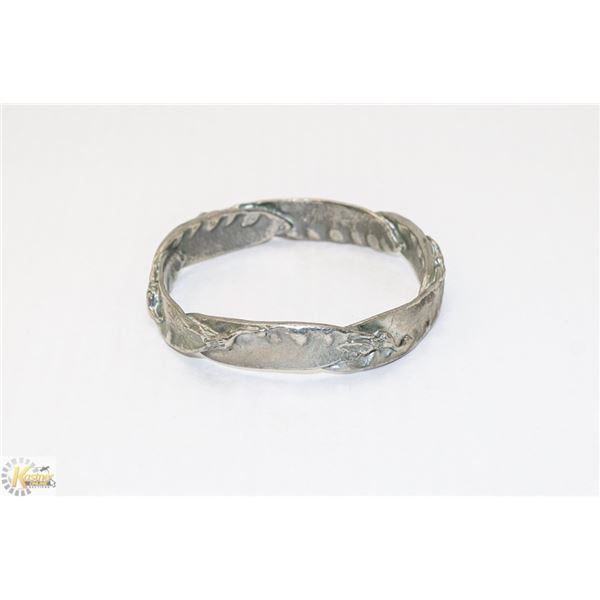SILVER TONE PEA POD LEAF BRACELET