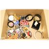 Image 1 : BOX OF ASSORTED VINTAGE JEWELLERY BRACELETS