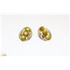 Image 1 : TRIPLE GREEN GLASS ON GOLD TONE CLIP EARRINGS