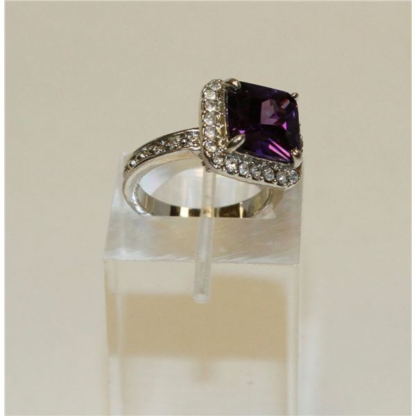 OVERSIZED AMETHYST COLOURED STONE RING SURROUNDED