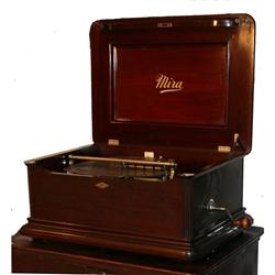 Mira 15 ½" Disc Music Box