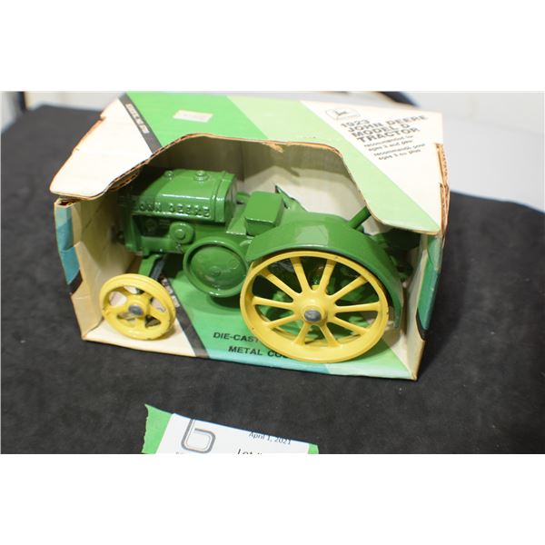 JOHN DEERE DIECAST TRACTOR 1927 BOX