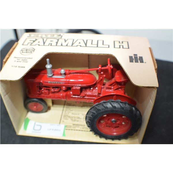 FARMALL 1/16TH DIE CAST TOY TRACTOR BOX