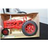 Image 2 : FARMALL 1/16TH DIE CAST TOY TRACTOR BOX