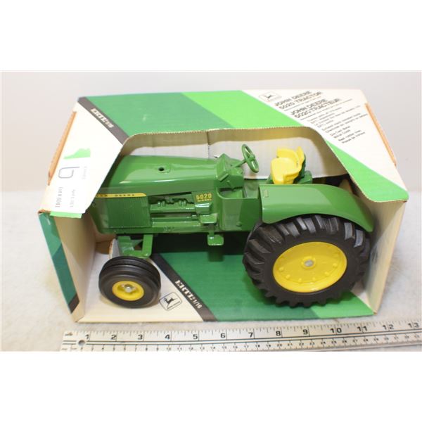 Toy John Deere 1:16 5020 Tractor