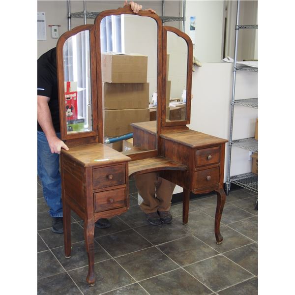VINTAGE MAKEUP STAND WITH 3 WAY MIRROR