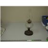 Image 1 : Vintage Oil Lamp With Chimney