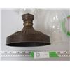 Image 4 : Vintage Oil Lamp With Chimney