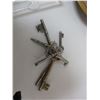 Image 3 : Old Keys And 2 Ash Trays