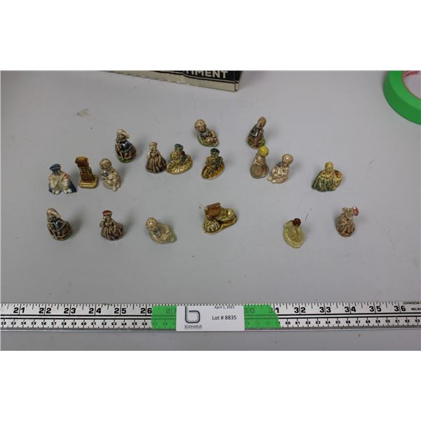 Red Rose Tea Nursery Rhymes Figurines