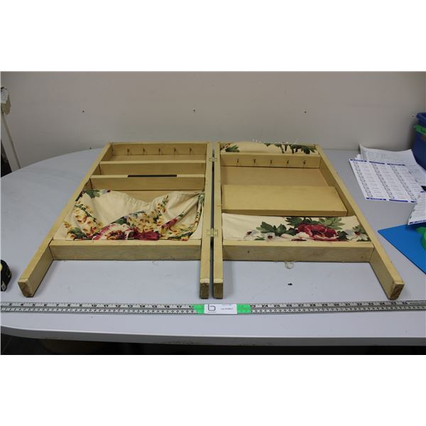 1940's Fold sewing compartment