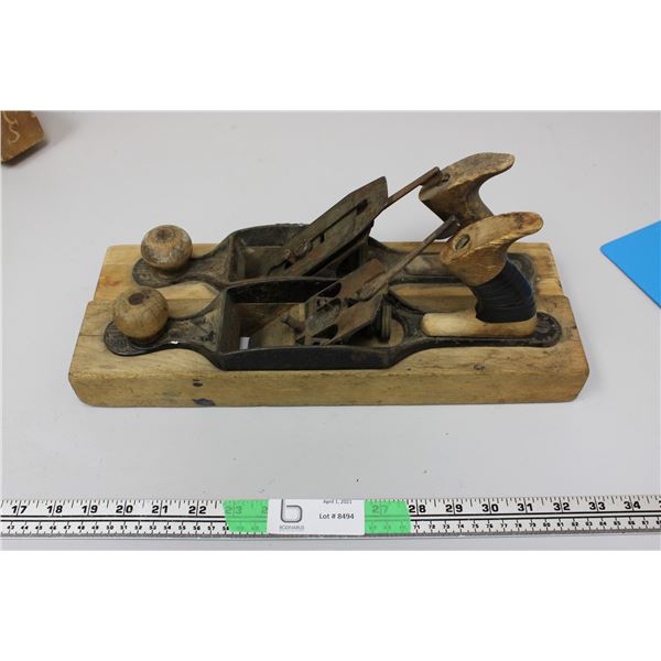 2 Wooden hand planes (handles racked) baileys