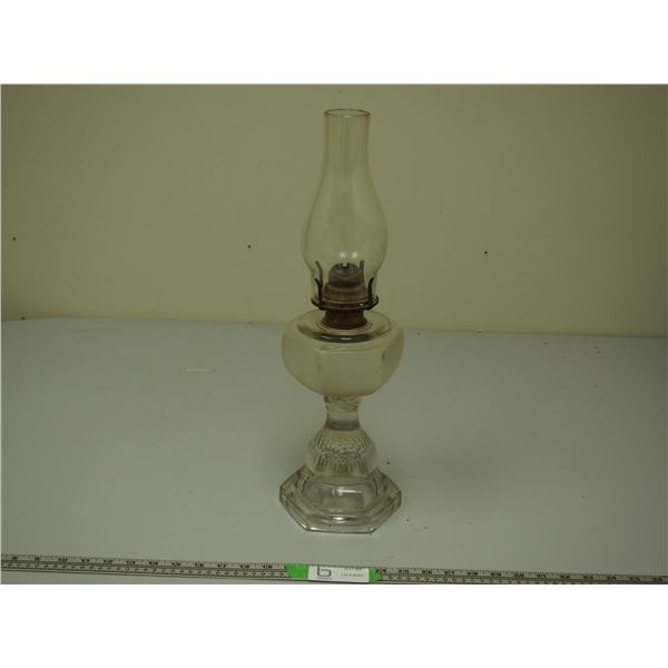 Vintage Oil Lamp (has crack)