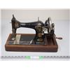 Image 1 : Singer Hand Crank Sewing Machine