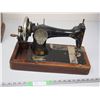 Image 5 : Singer Hand Crank Sewing Machine