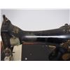 Image 8 : Singer Hand Crank Sewing Machine