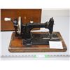 Image 6 : Vintage 1900's Frister and Rossmann Handcrank Sewing Machine and Case