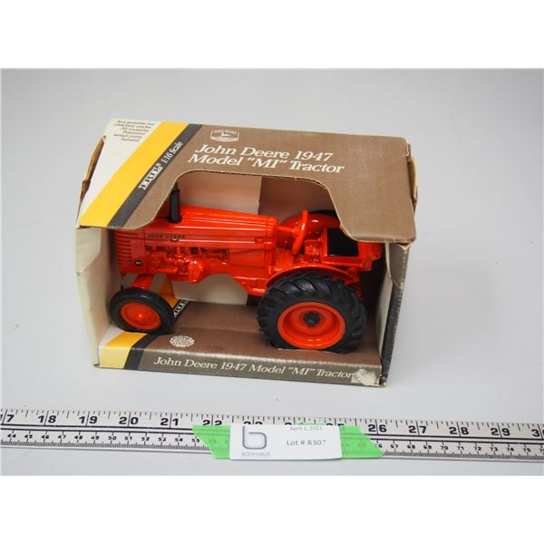John Deere 1947 Model MI Tractor 1/16 Scale