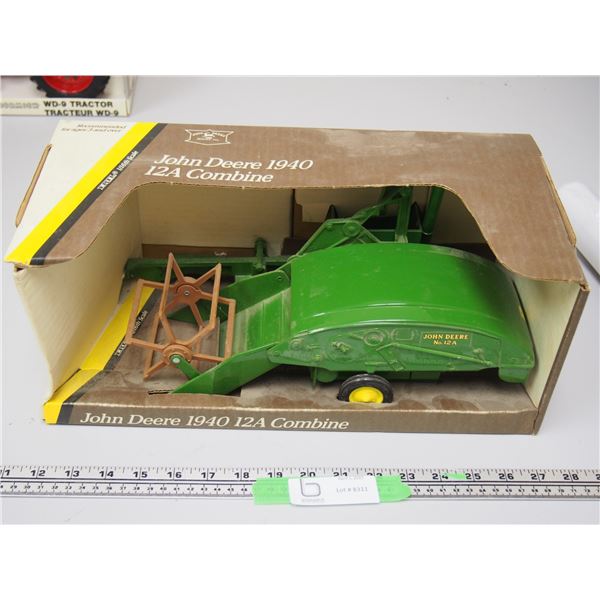 John Deere 1940 12A Combine 1/16 Scale