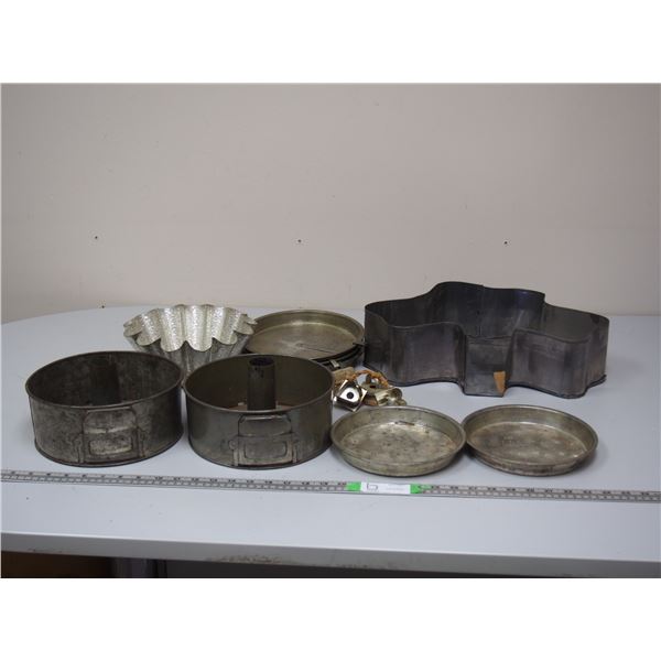 (2) Swans Down 1923 Cake Pans plus other baking items