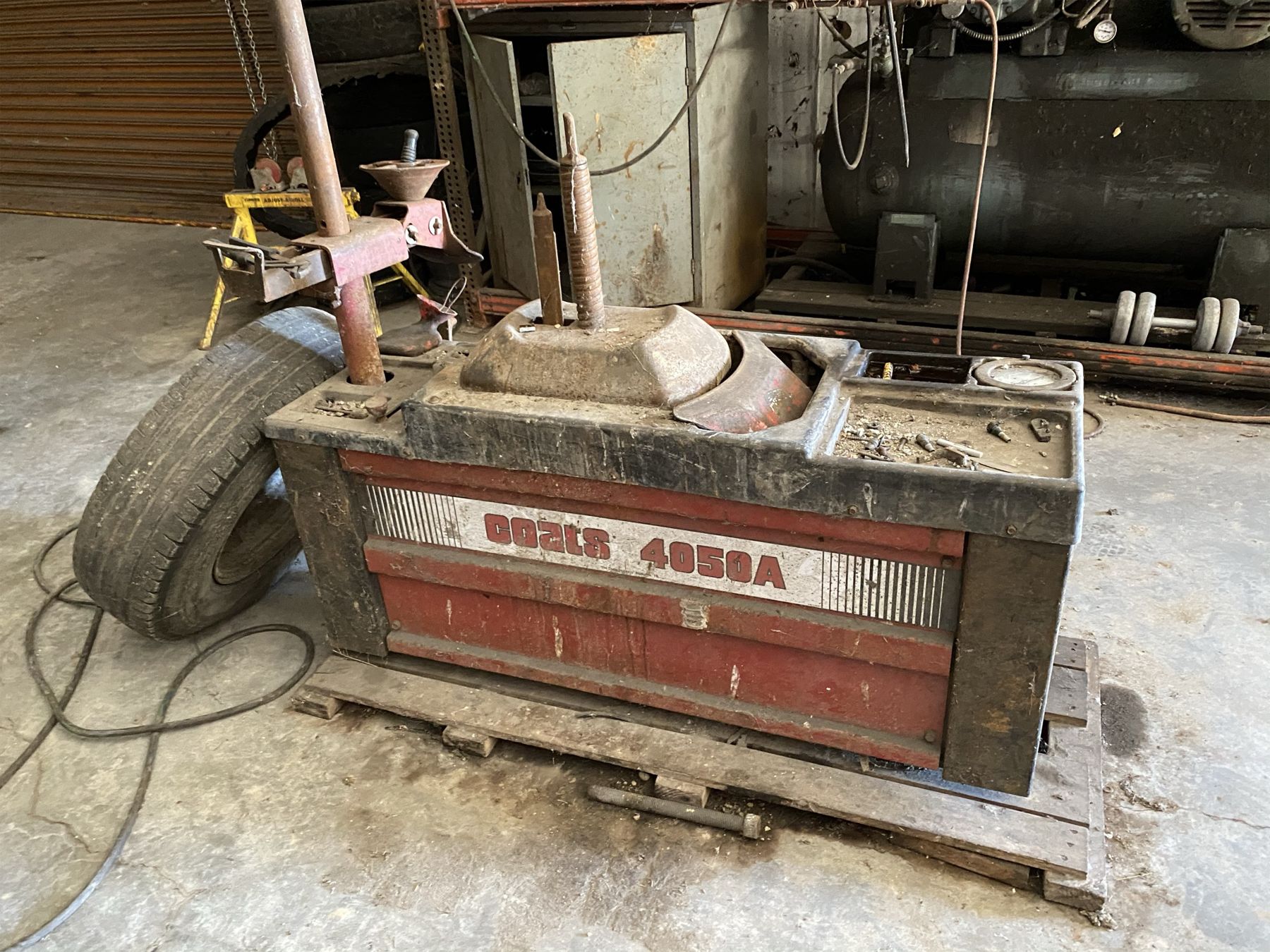 COATS 4050A TIRE MACHINE J.M. Wood Auction Company, Inc.