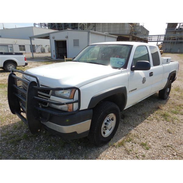 2006 CHEVROLET  2500HD Pickup Truck