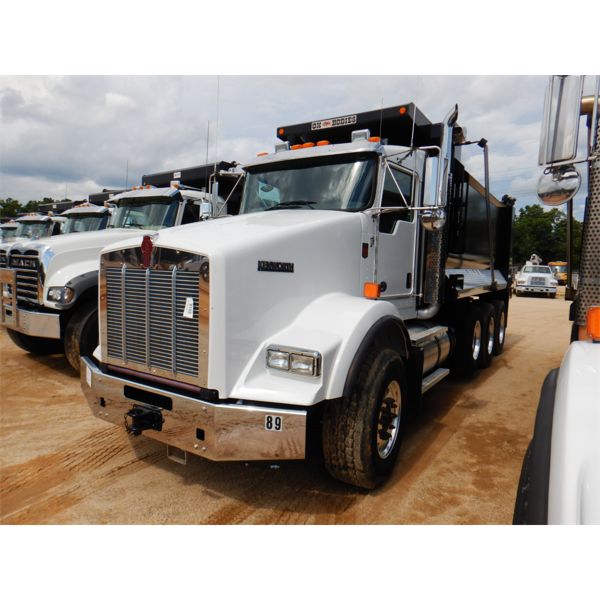 2020 KENWORTH T800 Dump Truck