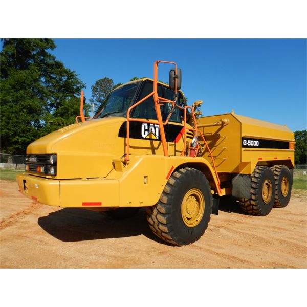 2011 CAT 725 Water Wagon