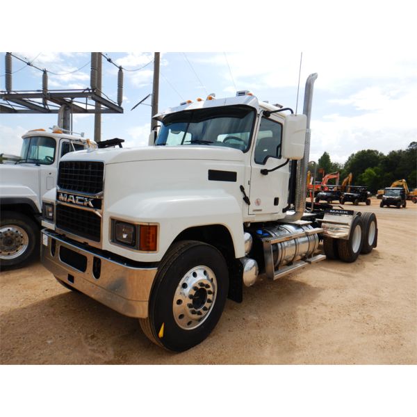 2021 MACK PI64T Day Cab Truck