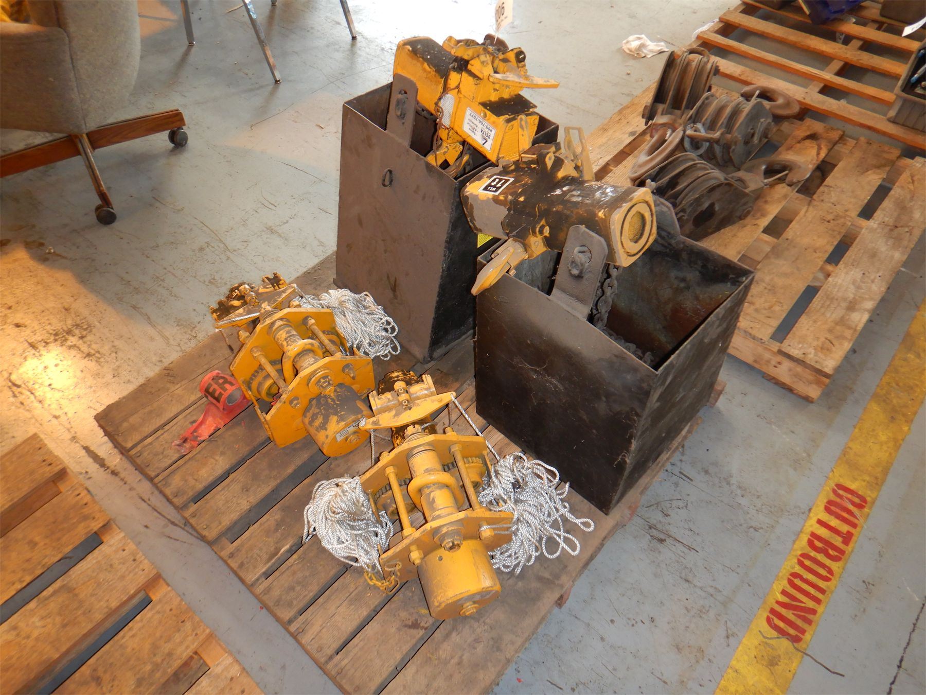 DELTA ELECTRIC CHAIN FALLS