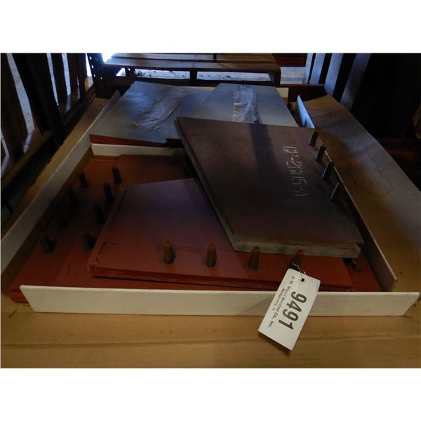 MOUNTING PLATES W/ STUDS