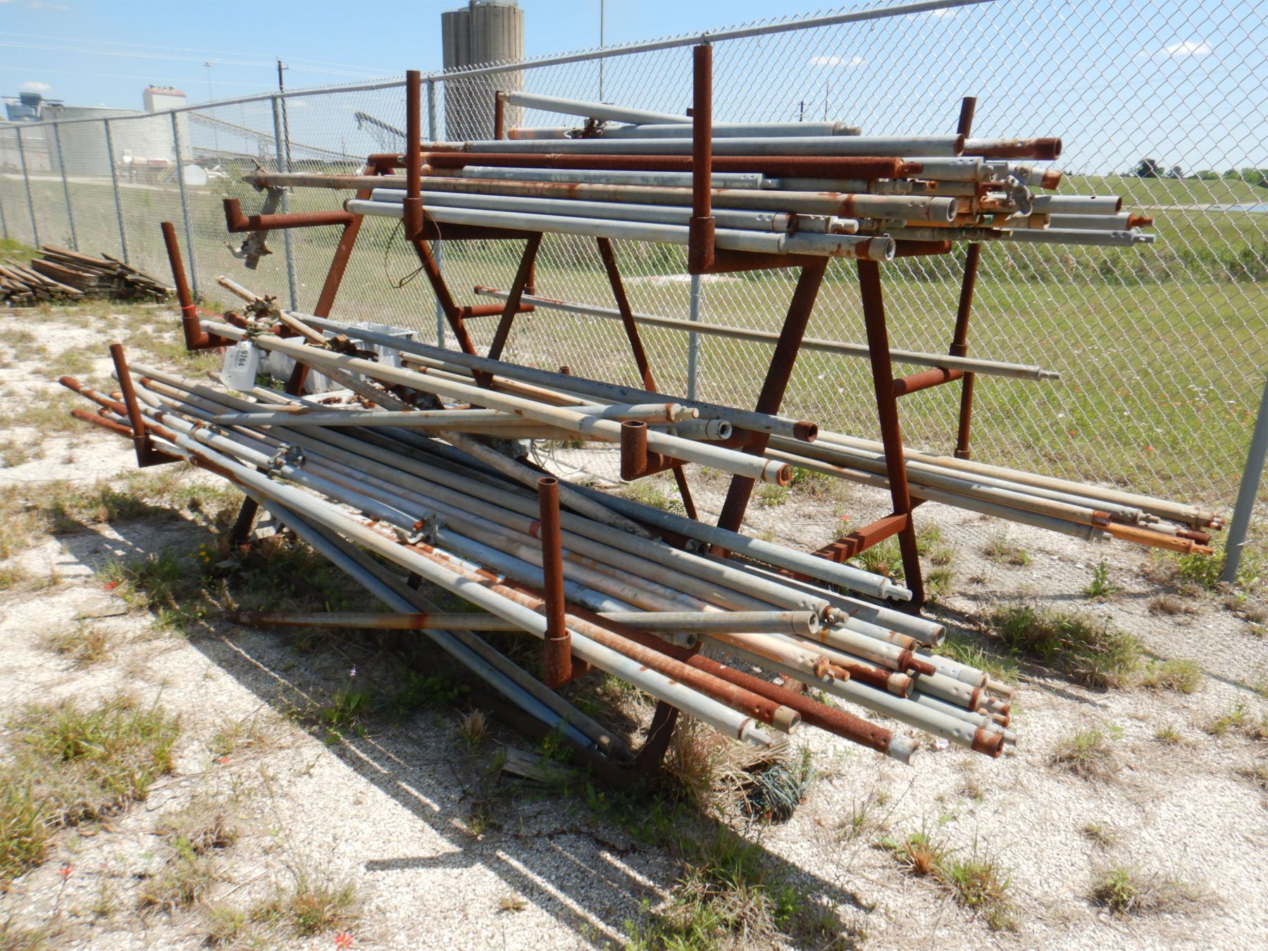 PIPE RACK W/ SCAFFOLDING