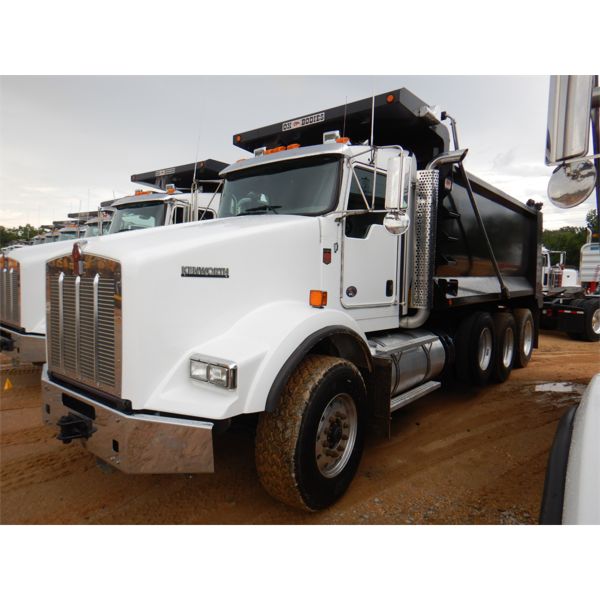 2020 KENWORTH T800 Dump Truck