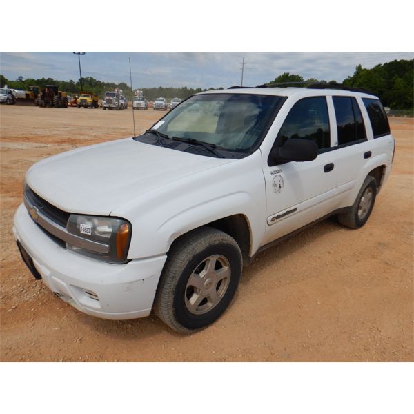 2002 CHEVROLET TRAILBLAZER LS SUV