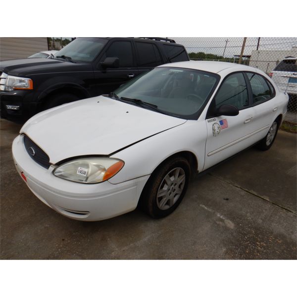 2005 FORD TAURUS Automobile