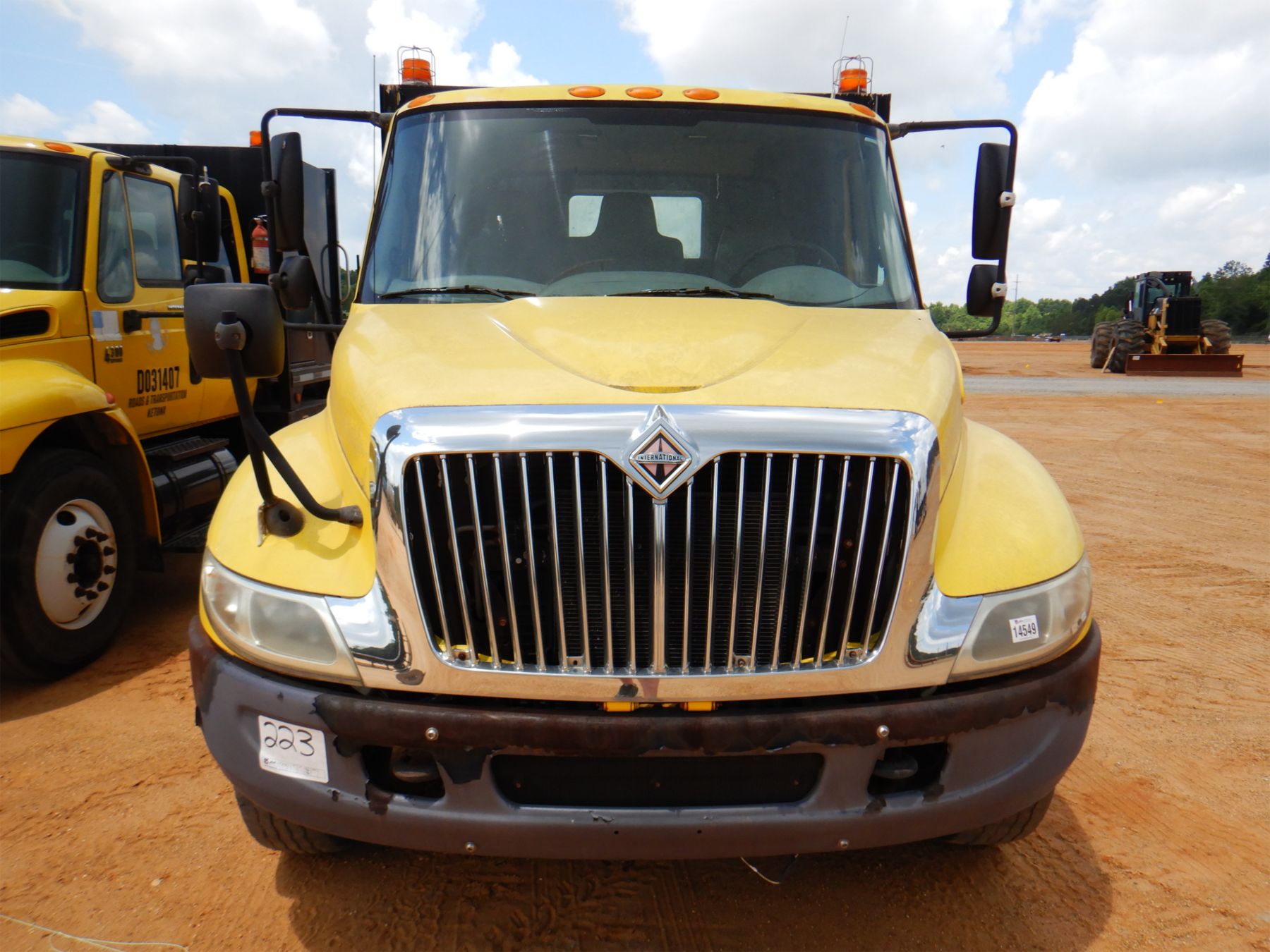 2002 INTERNATIONAL 4400 Flatbed Dump Truck J.M. Wood Auction Company