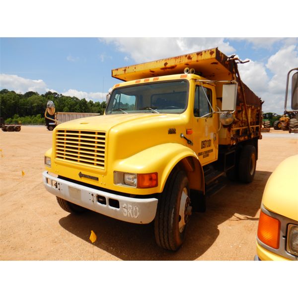 1997 INTERNATIONAL 4900 Dump Truck