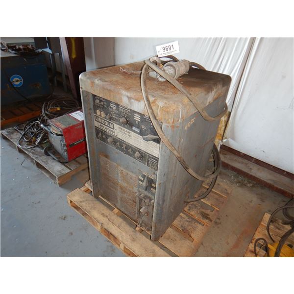 LINCOLN IDEALARC TIG-300/300 WELDER