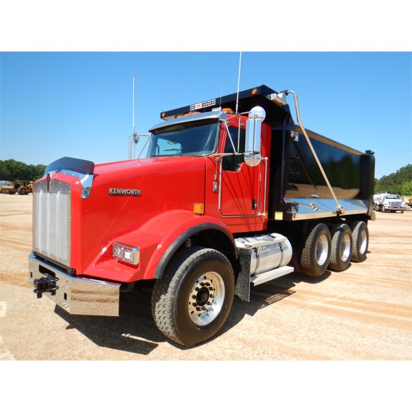 2011 KENWORTH T800 Dump Truck