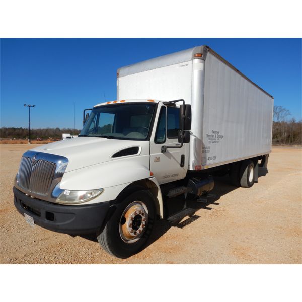 2005 INTERNATIONAL 4300 Box Truck