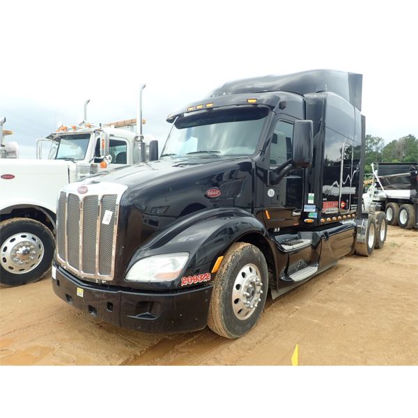 2016 PETERBILT 579 Sleeper Truck