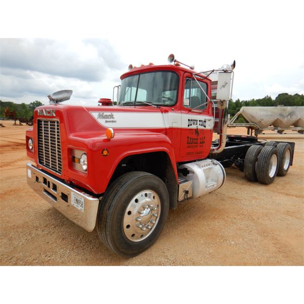 1985 MACK R688ST Day Cab Truck