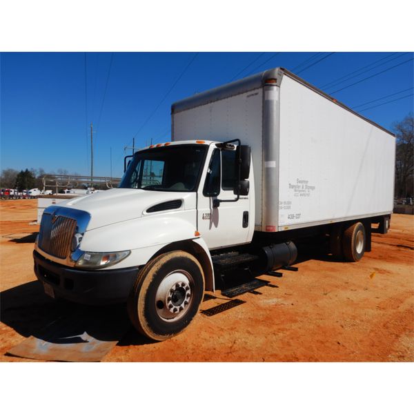 2005 INTERNATIONAL 4300 Box Truck