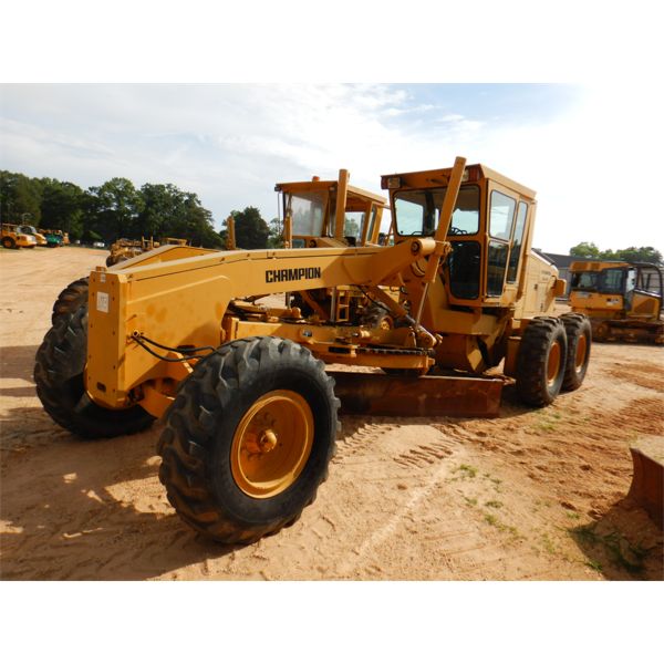 CHAMPION 720A Motor Grader