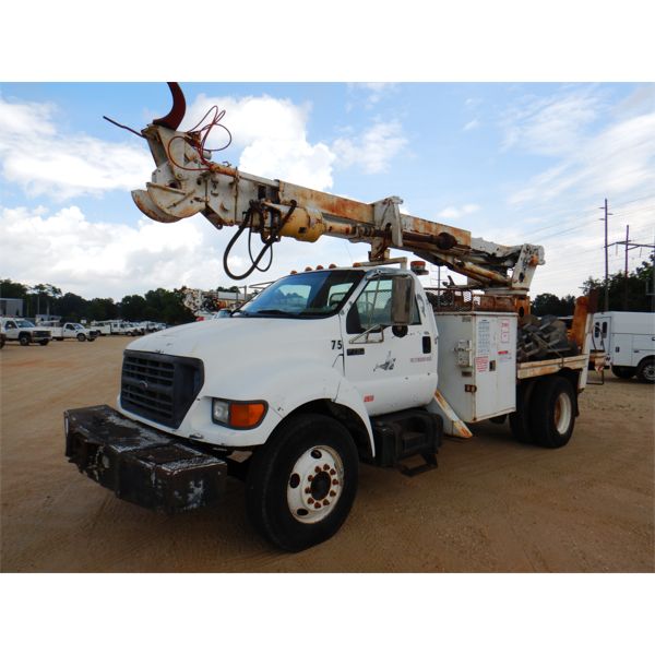 2000 FORD F750 Digger Derick Truck