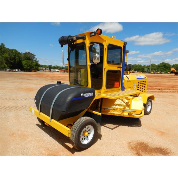 2019 SUPERIOR DT74J Broom