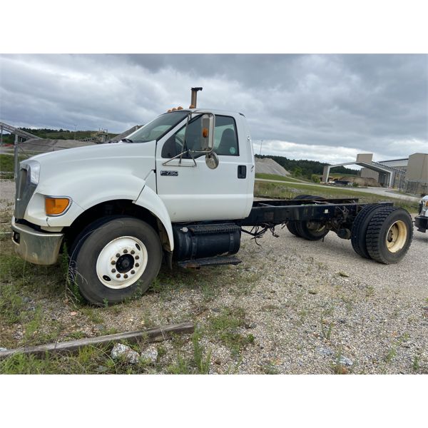 2009 FORD F750 Cab and Chassis Truck